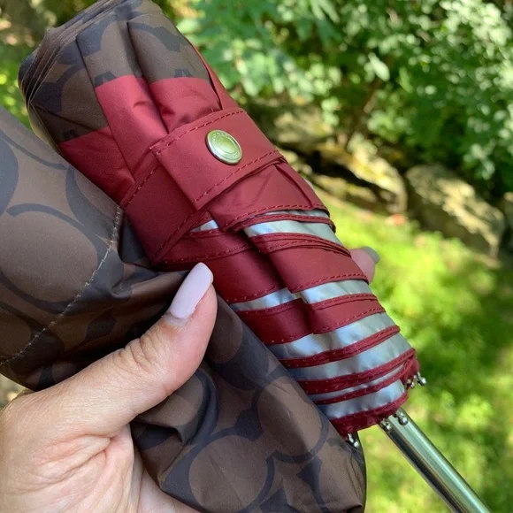 Authentic COACH mini UV Protection retractable nylon umbrella w sleeve - Picture 4 of 7